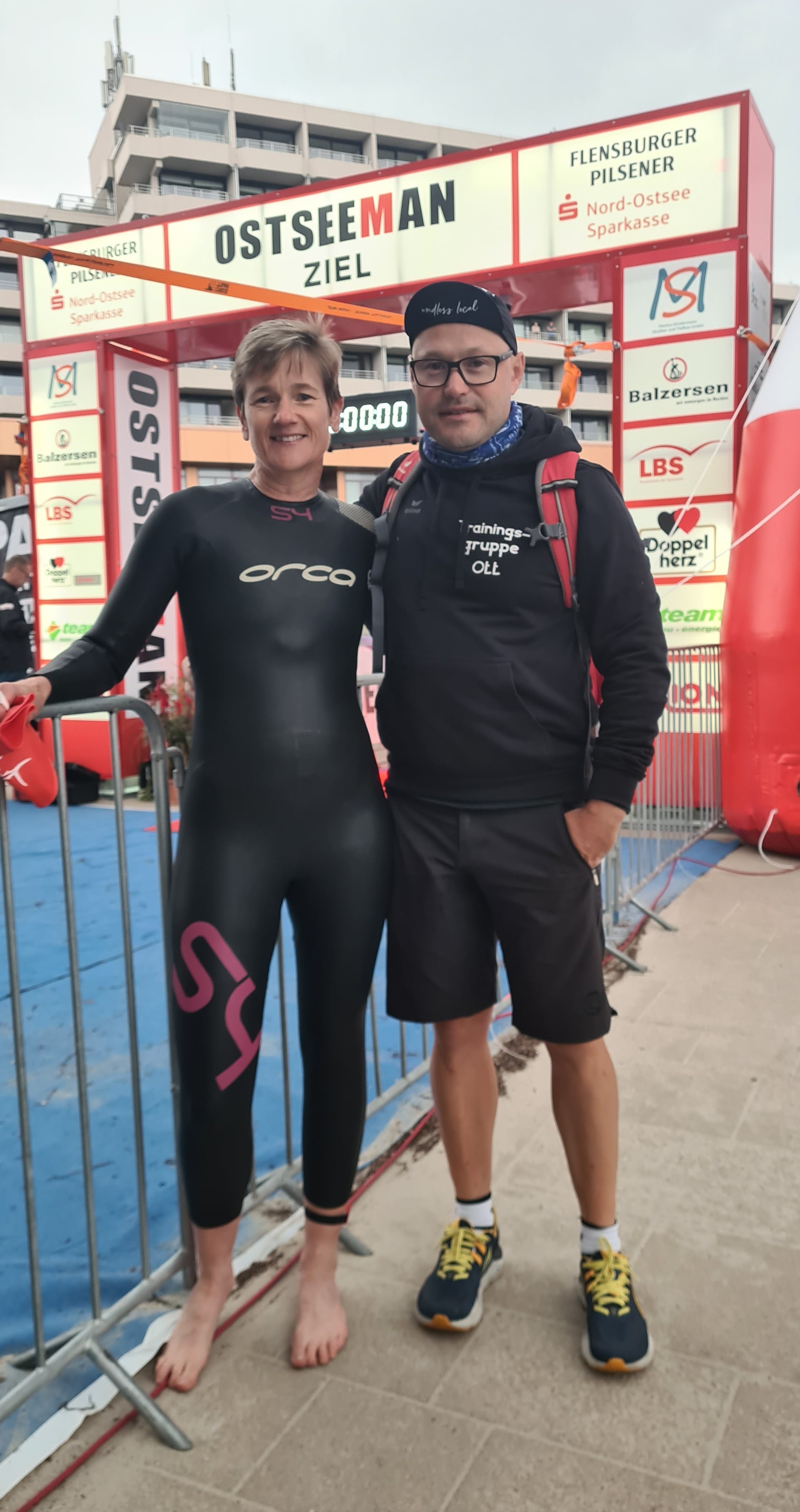 2 Vor dem Schwimmstart mit dem Coach min